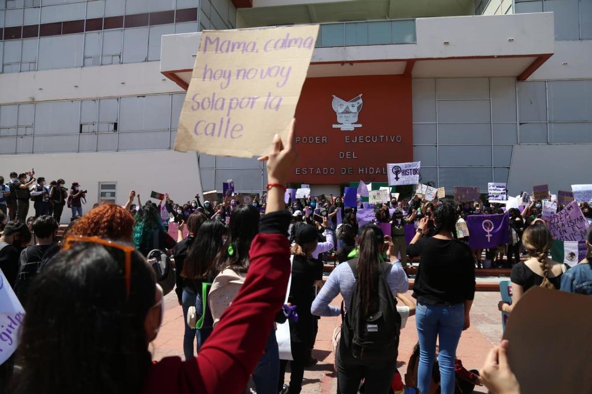 Mujeres protestaron contra la violencia frente a Palacio de Gobierno. (Jorge Sánchez)