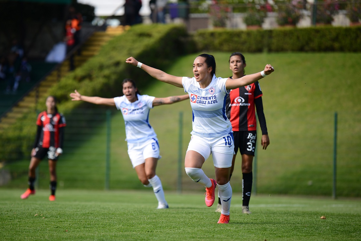 Natalia Enciso, delantera de Cruz Azul en festejo (Imago7)