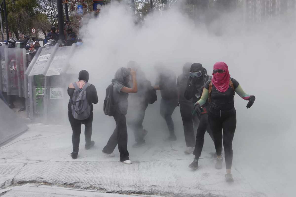 En algunos puntos de la CdMx se han enfrentado policías y manifestantes. (Ariana Pérez)