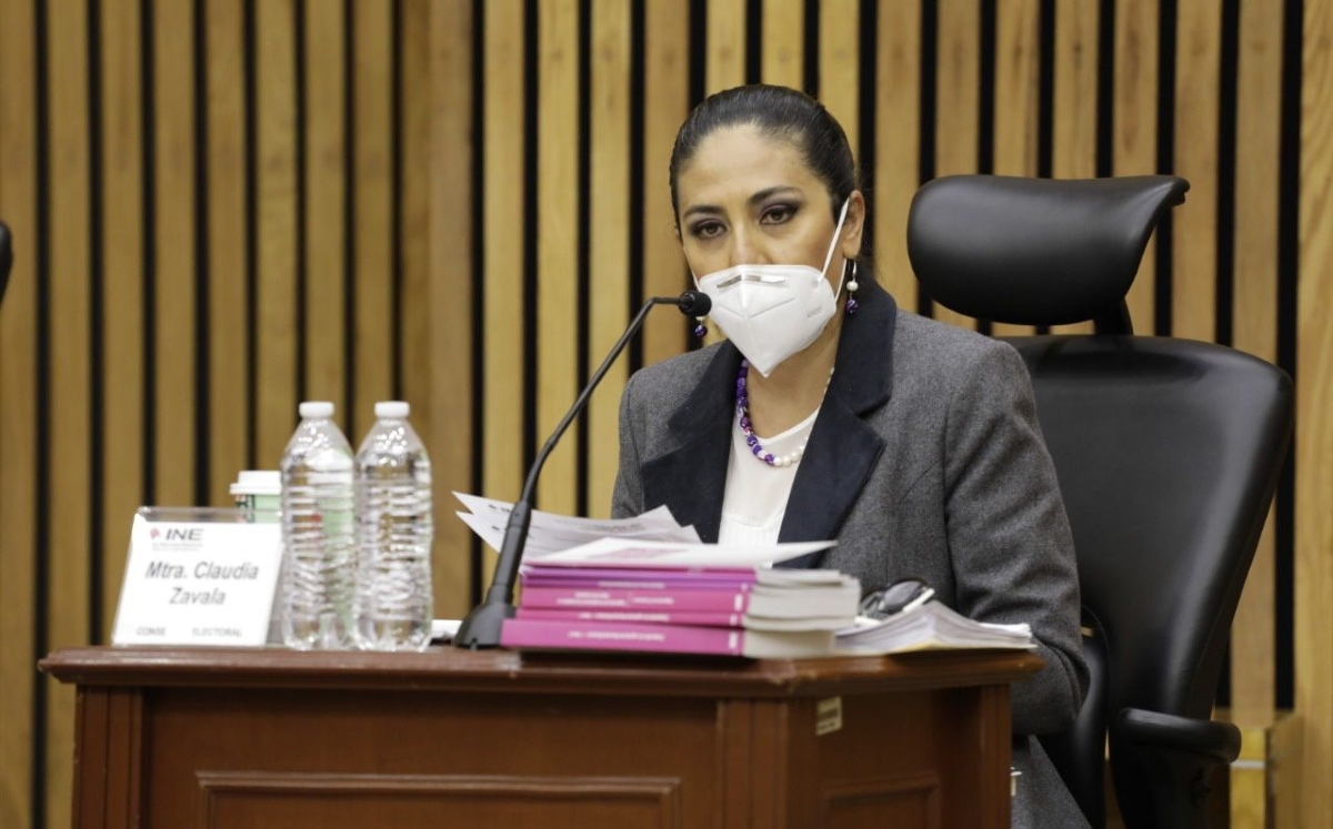 Claudia Zavala Pérez, consejera electoral, durante una sesión extraordinaria del INE. (Cuartoscuro)