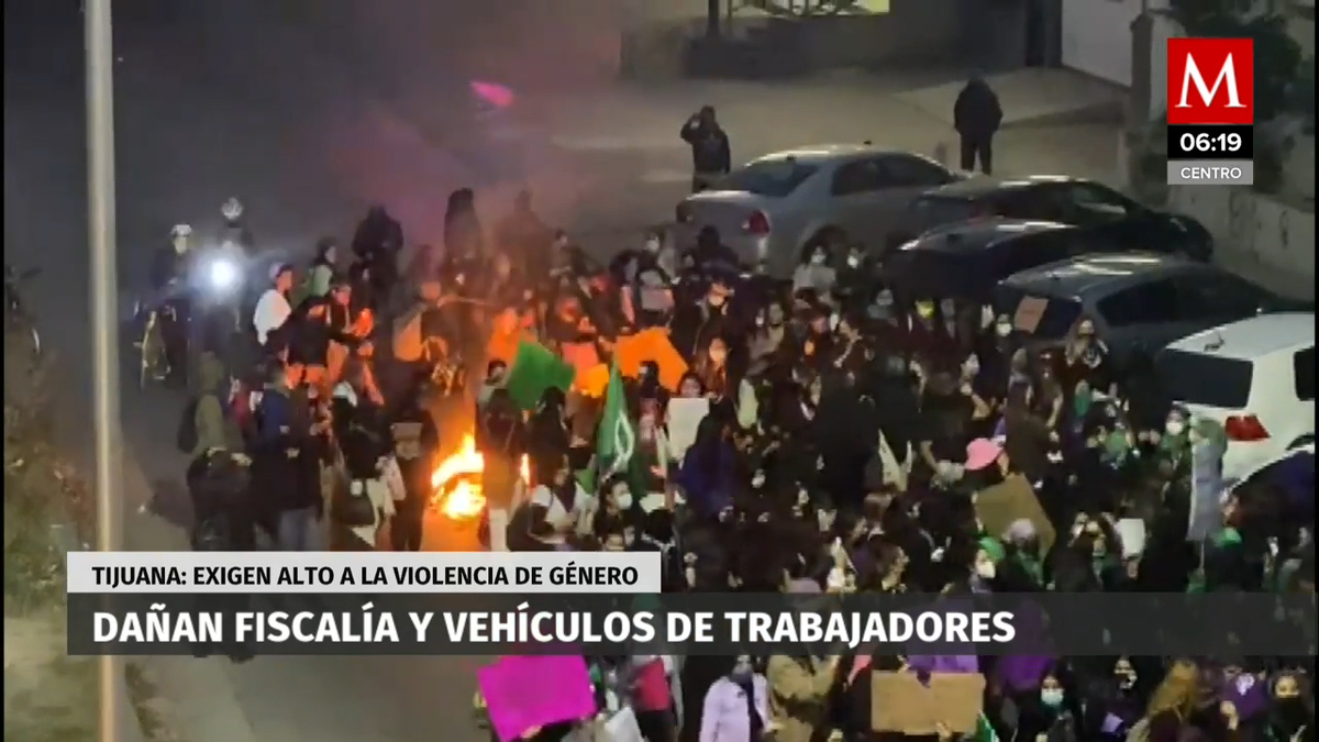 Dañan Fiscalía y vehículos de trabajadores en Tijuana