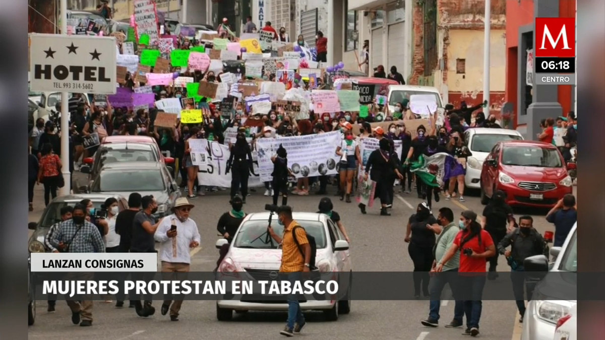 Mujeres protestan y lanzan consignas en el estado de Tabasco
