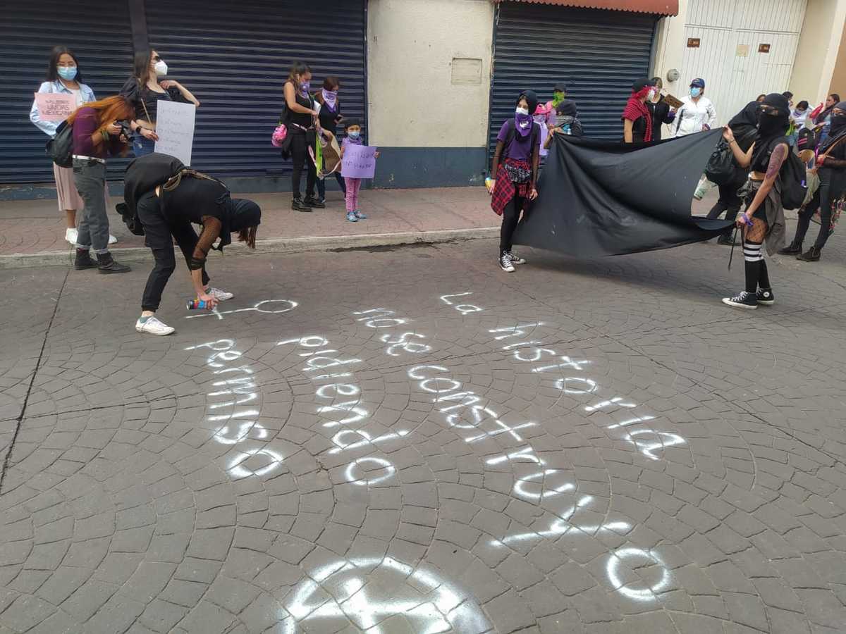 Refiere que no son las formas de pedir.