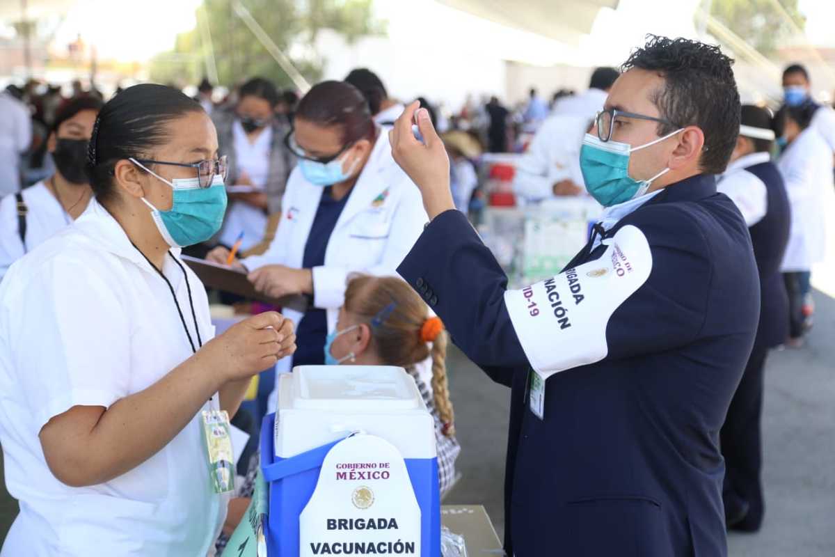Segundo día de vacunación en Pachuca. (Jorge Sánchez)