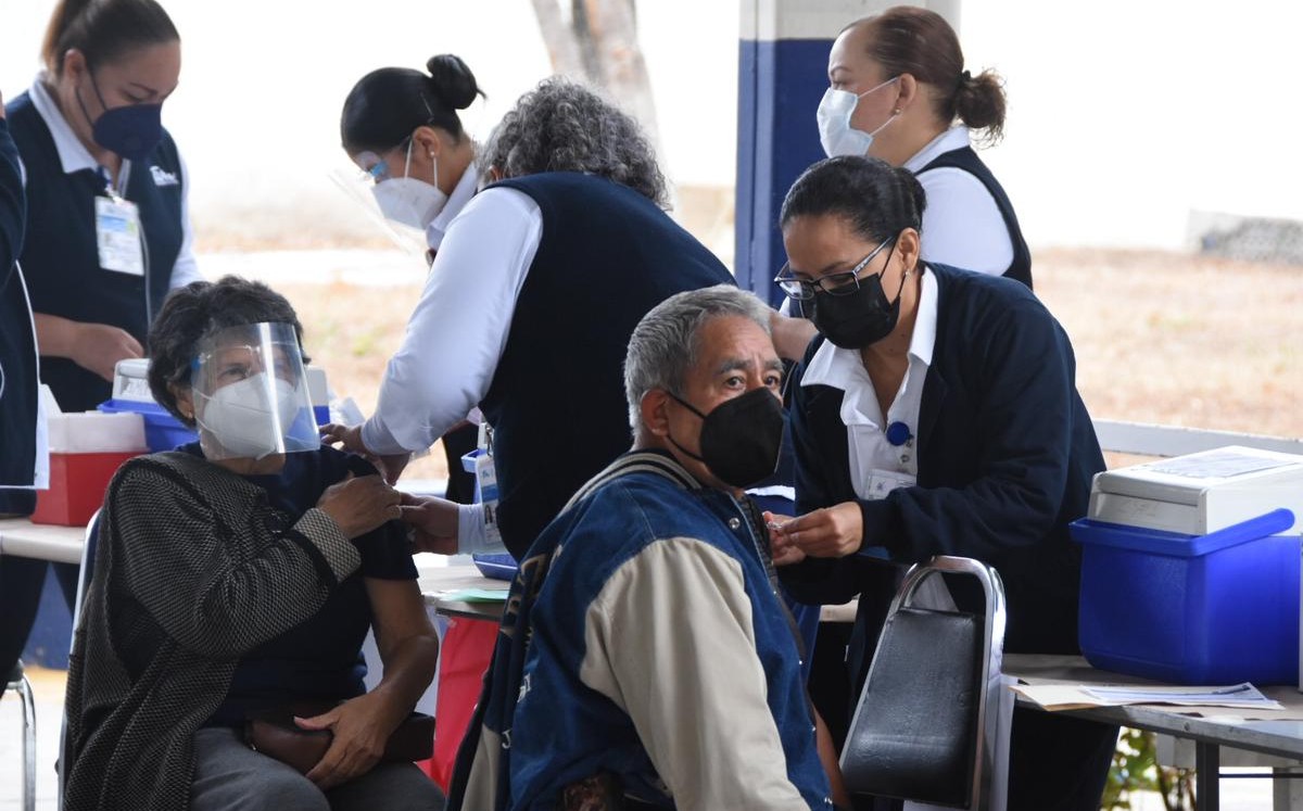 Vacunación covid-19 para adultos mayores en Ciudad Victoria (Antonio Hernández)