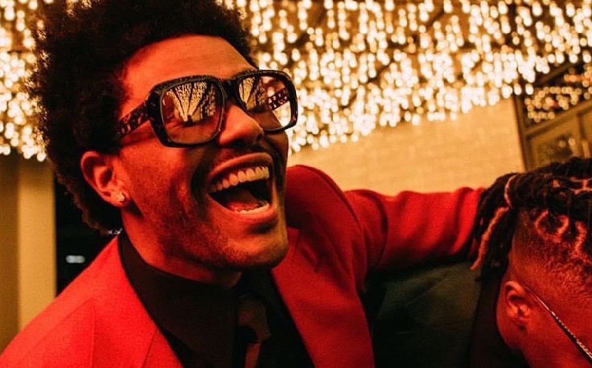 'Blinding Lights' dura un año en el top 10 de Billboard  (@theweeknd)