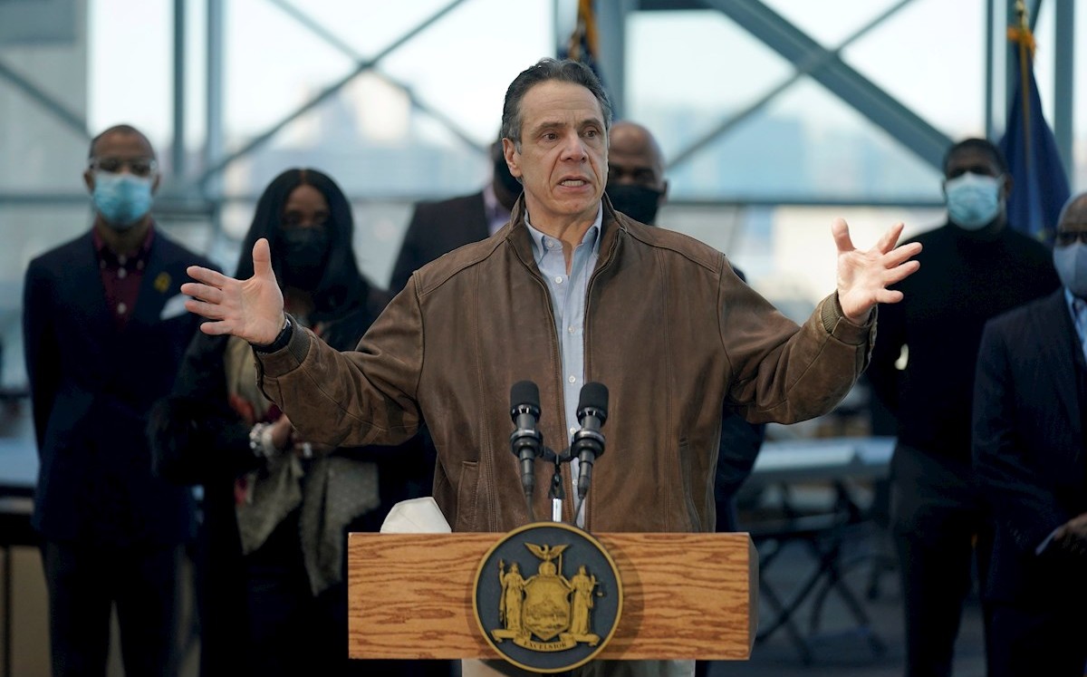 El gobernador Andrew Cuomo afirmó que ninguna de las mujeres le dijo "en ese momento que les había hecho sentir incómodas". (EFE)