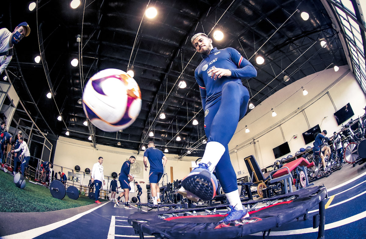 Henry Martin entrena en las instalaciones de Coapa (Club América)