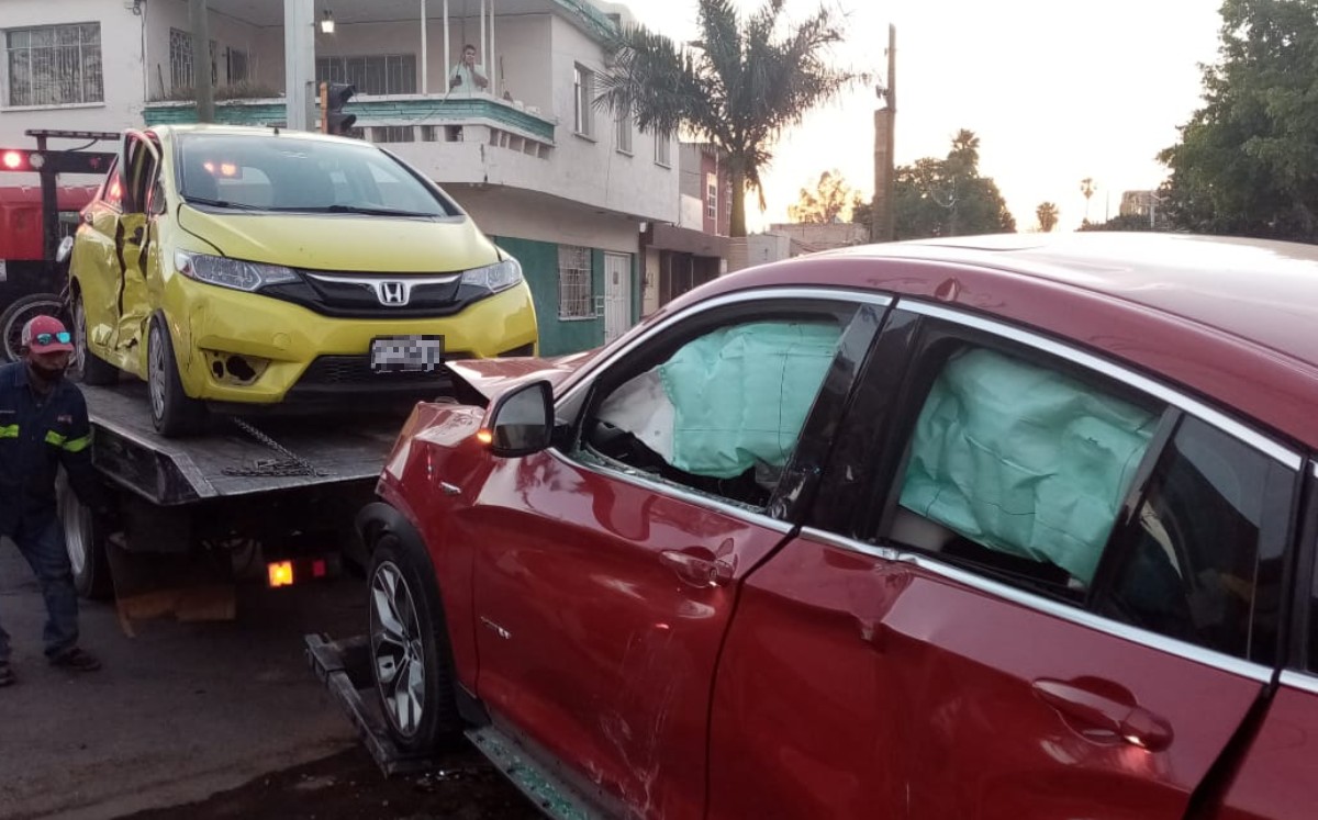 Un par de vehículos protagonizaron un percance vial. (Notivox Digital)