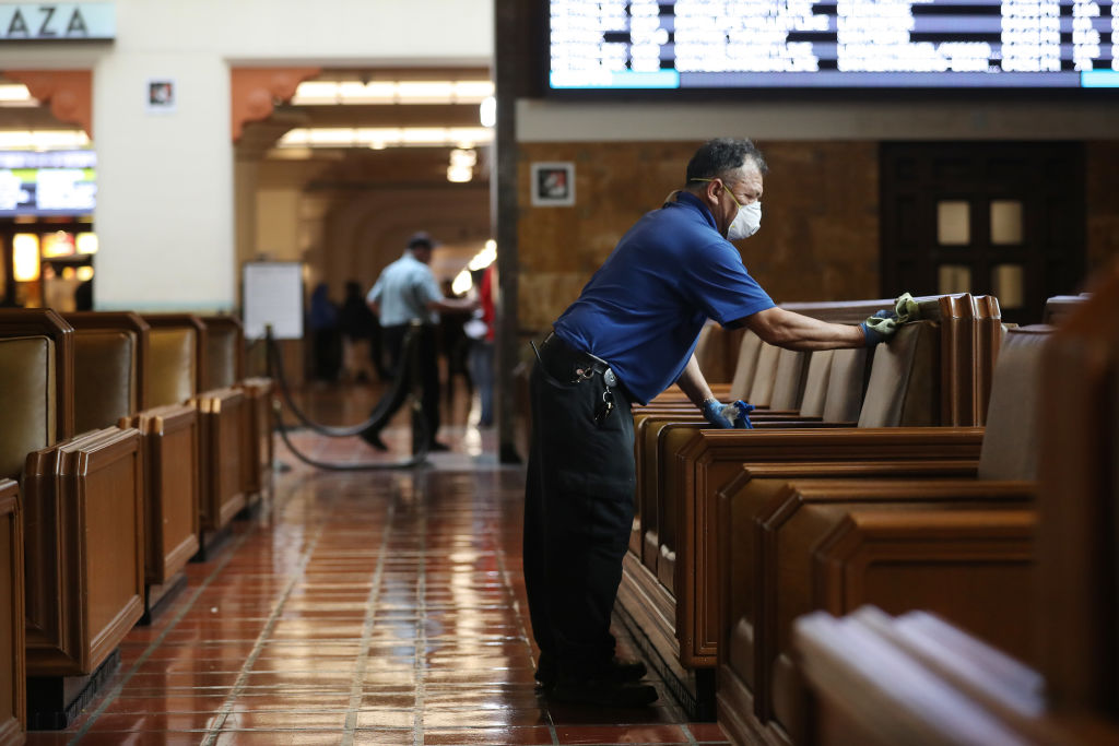 Un restaurante de Los Ángeles resiente los efectos del covid-19. Foto: Mario Tama/Getty Images