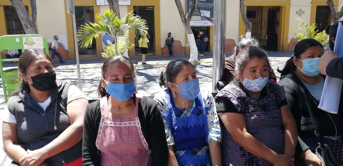Vendedoras ambulantes de Santa María Coapan. (Especial)