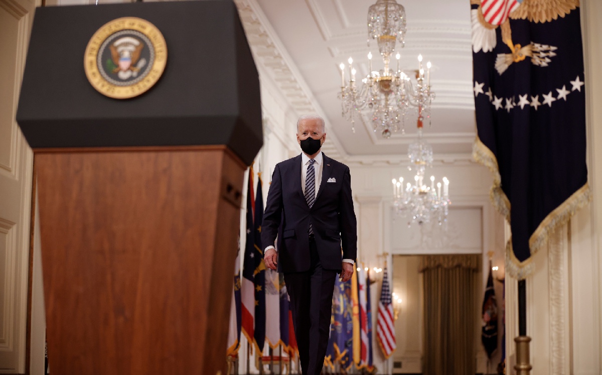Biden anuncia vacunación para todos los adultos. (Reuters)