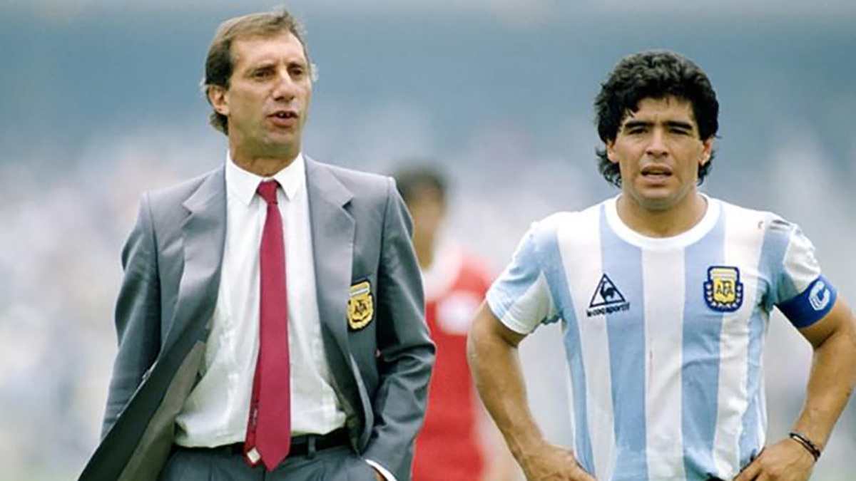 Carlos Bilardo y Diego Maradona (AFP)