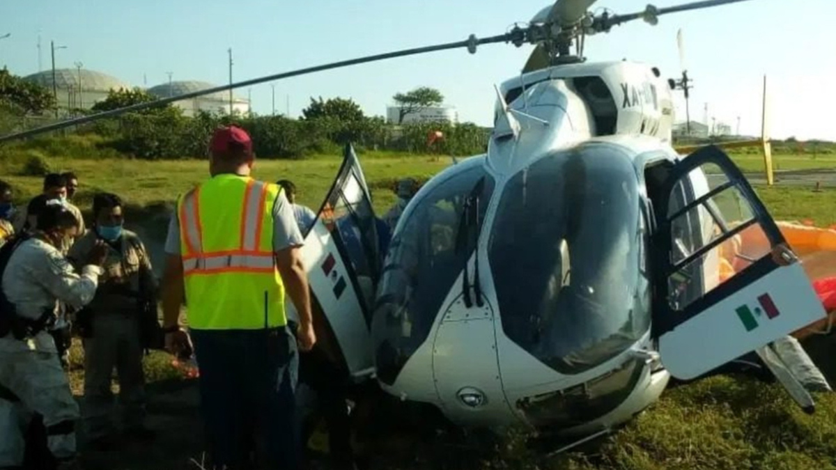 Helicóptero cae en terminal de Dos Bocas; hay 5 lesionados