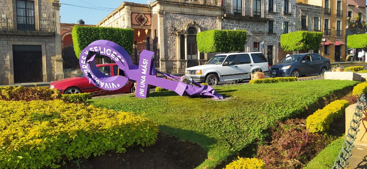 Mujeres de diversos colectivos lamentaron la destrucción de la obra. / Twitter @LuchadorasMX
