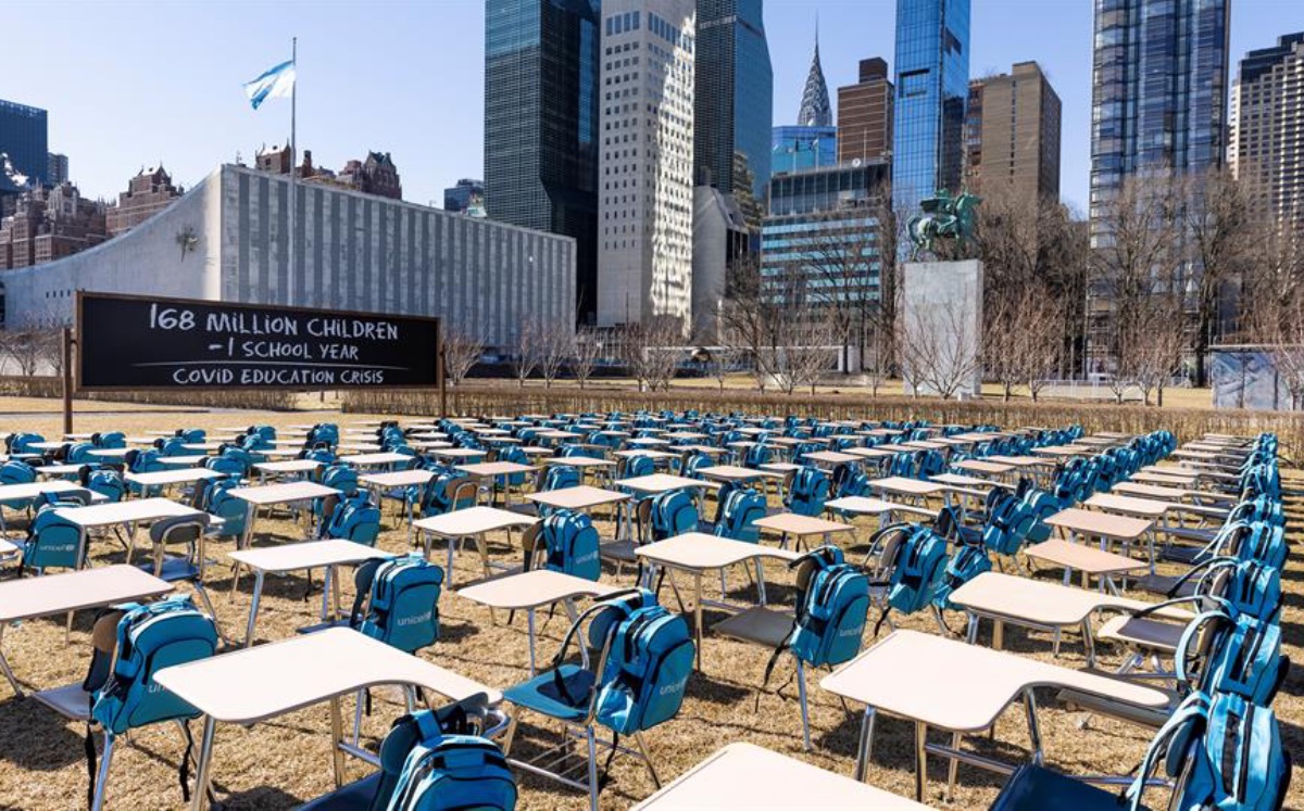 Como resultado del cierre de escuelas, la pandemia también podría llevar al matrimonio de 10 millones de niños para 2030. (EFE)
