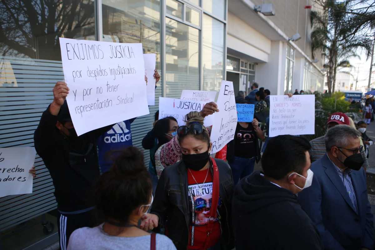 Trabajadores de Mondelez se manifiestan. (Andrés Lobato)