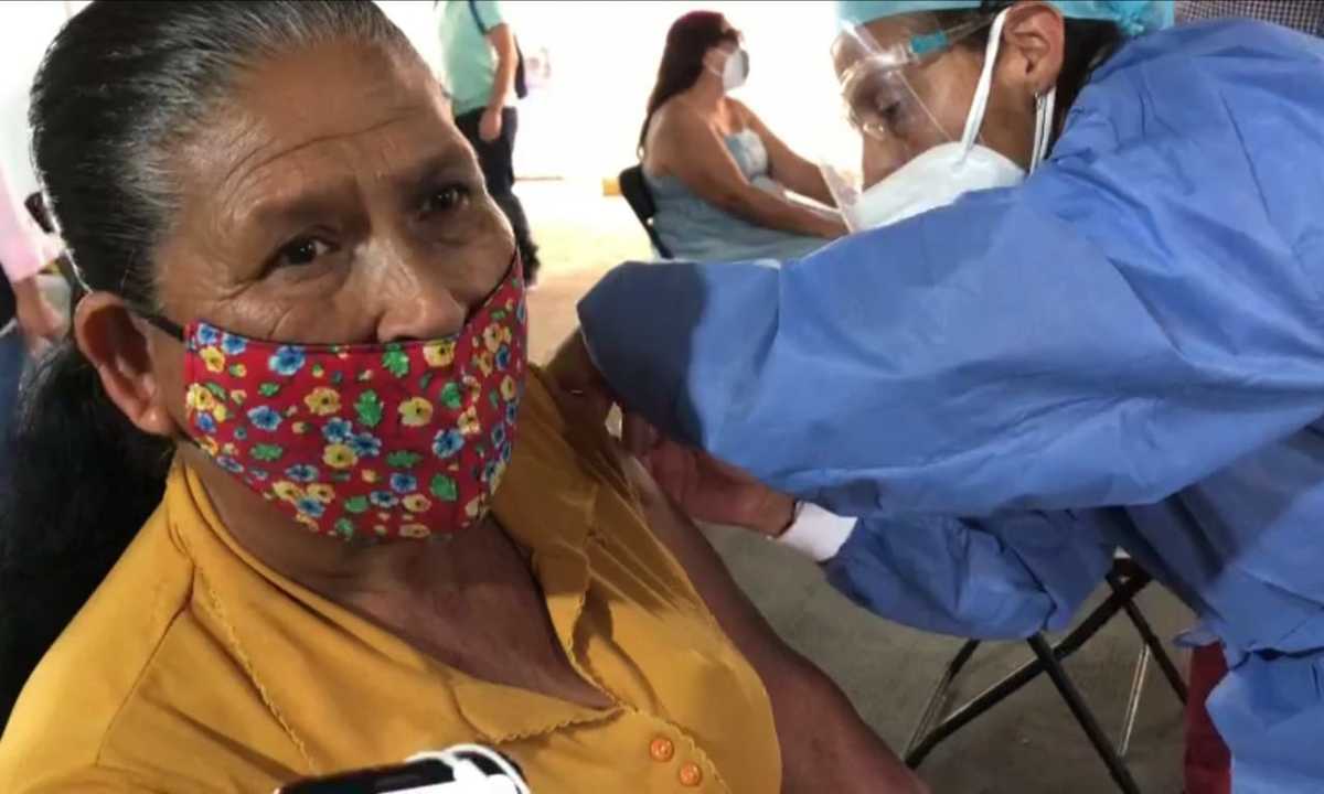 El alcalde, Mauricio Osornio, comentó que hasta las 12:00 horas habían aplicado 85 por ciento de dosis. (Especial)