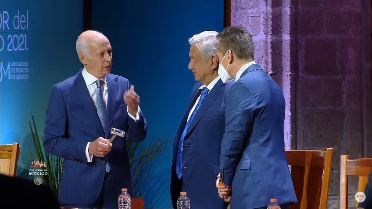 Andrés Manuel López Obrador, Luis Niño de Rivera y Daniel Becker durante la 84 Convención Bancaria.
