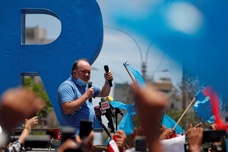Rafael López-Aliaga, el candidato de extrema derecha a la presidencia de Perú. (EFE)