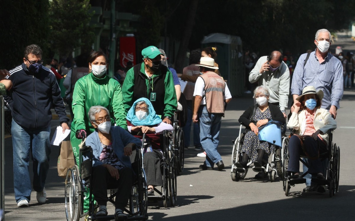 Cada centro de vacunación debe instalarse cerca de alguna unidad médica. (Cuartoscuro)