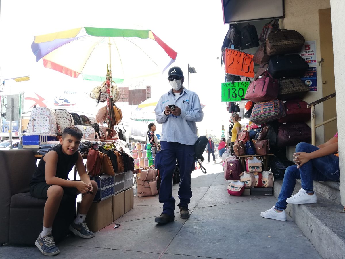 León | Comercios de Zona Piel con bajas ventas pese a semáforo amarillo. Foto: Dany Béjar.