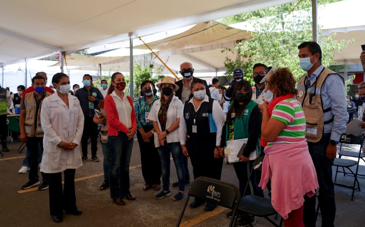 Sheinbaum estimó que se aplican 12 mil 800 dosis al día para inmunizar a 89 mil 518 adultos mayores en Azcapotzalco. (Especial)