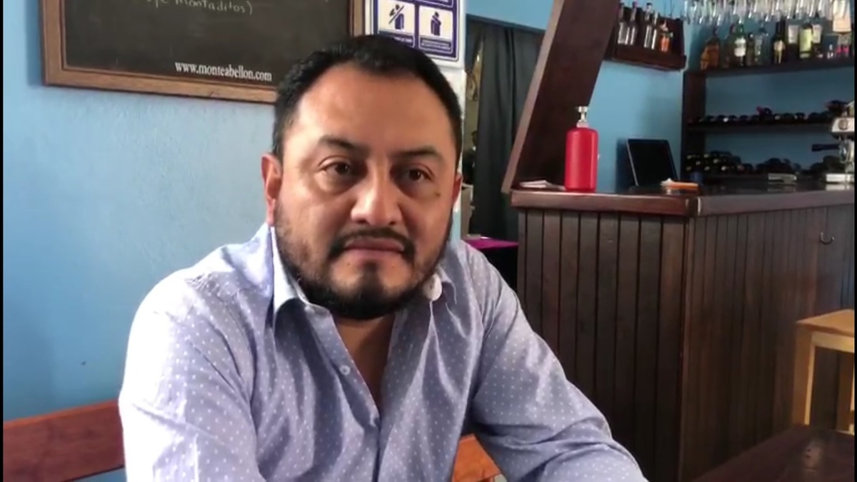 El dirigente estatal de Morena, Sesul Bolaños, afirmó que Beto Santos seguirá siendo precandidato a diputado. (Especial)