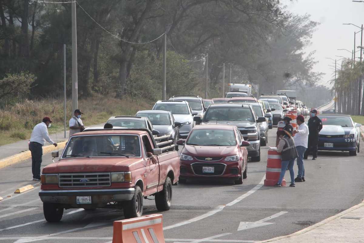 Largas filas para ingresar a playa Miramar este domingo