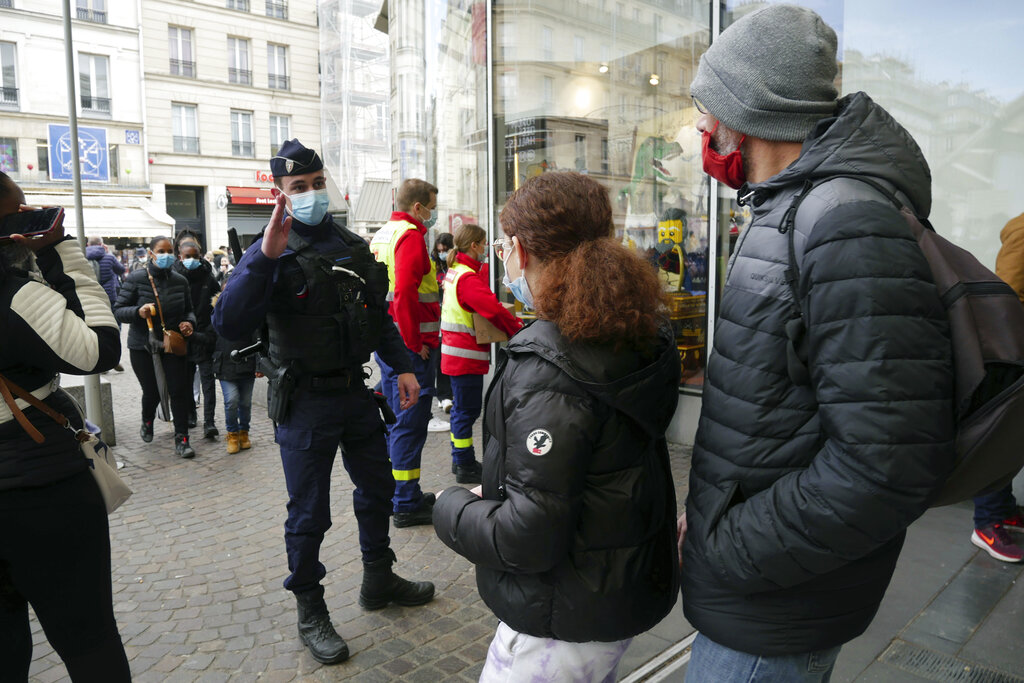 París ya ha enfrentado el confinamiento ante el aumento de casos de coronavirus en Francia. | AP