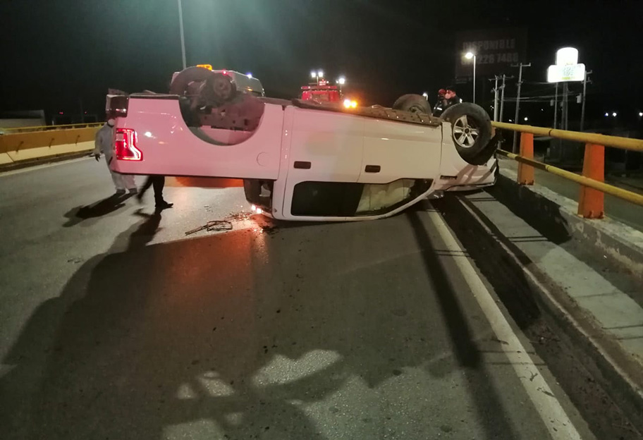 Volcadura en Torreón. (Notivox Digital)