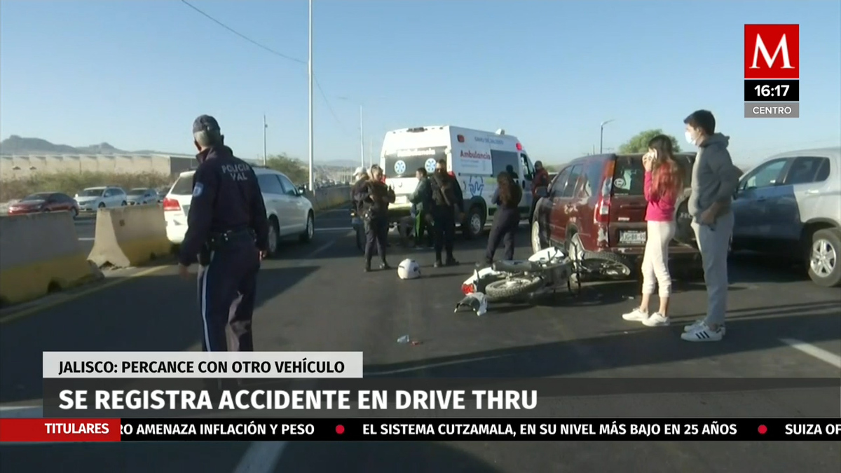 Accidente de motocicleta fuera del módulo de vacunación en Tonalá
