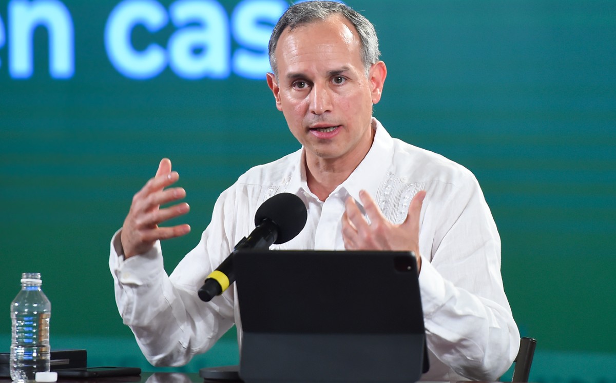 AstraZeneca ya presentó a la OMS un informe respecto a la seguridad de su vacuna, aseguró López-Gatell.| Twitter