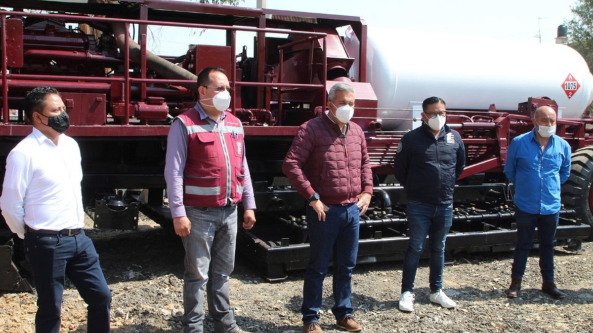 Gobierno de Ecatepec rescata maquinaria de la chatarra para repavimentar vialidades