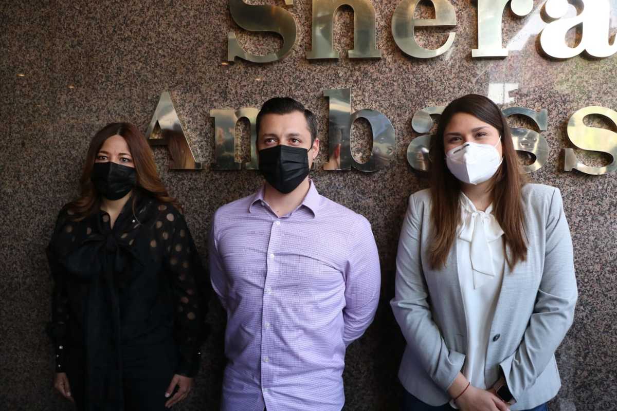 Luis Donaldo Colosio, aspirante de Movimiento Ciudadano a la alcaldía de Monterrey, sumó a las regidoras Thalina Almaraz y Patricia Lozano. Foto: Leon