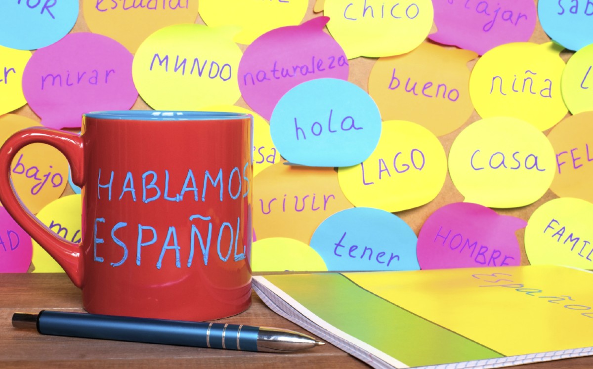 Casi 600 millones de personas hablan español, según el Instituto Cervantes (Shutterstock)