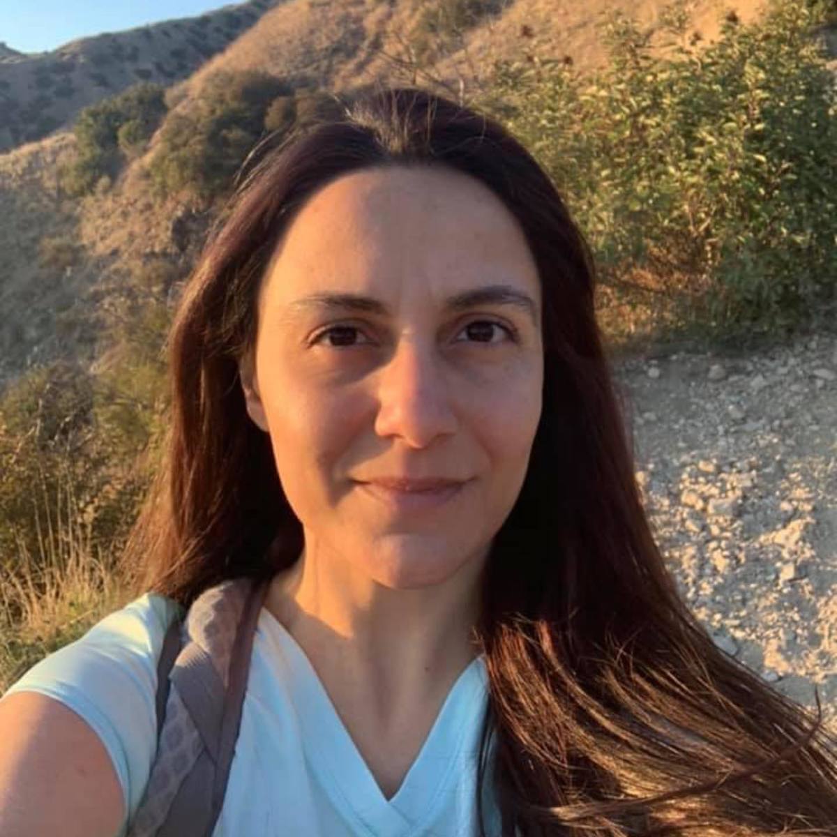 Narineh Avakian, de 37 años, fue encontrada muerta en un sendero montañoso del sur de California.