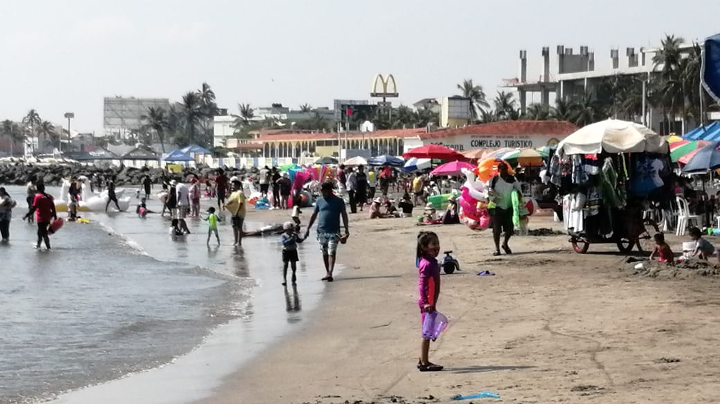 Las playas lucieron abarrotadas el fin de semana., (Isabel Zamudio)