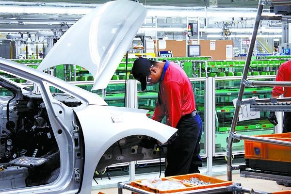 Visualizan crecimiento en el sector automotriz. ARCHIVO