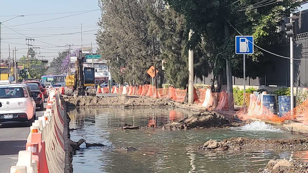 En CdMx, máquina provoca fuga de agua en obras del Metrobús- Grupo Milenio