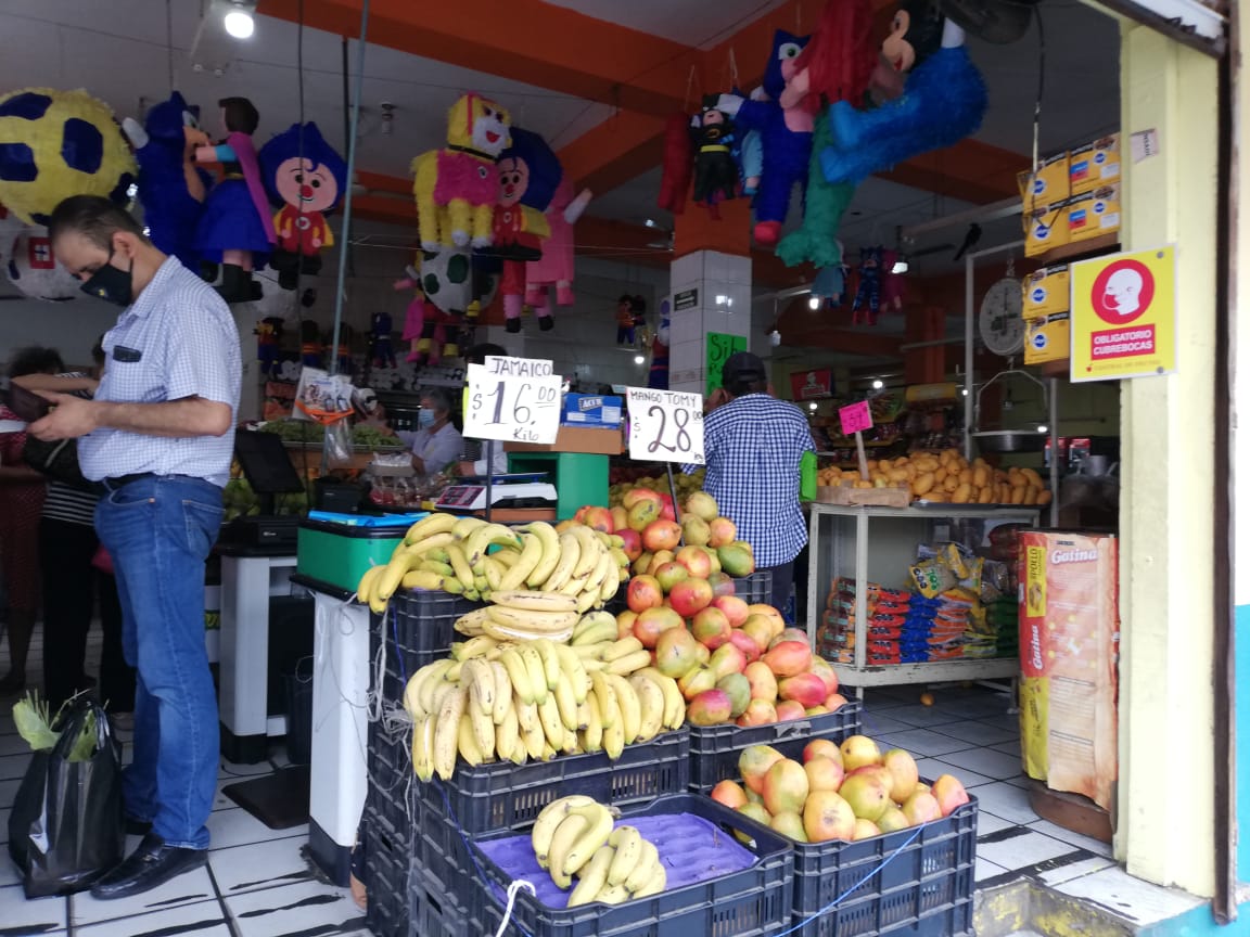 Apagones y bajo voltaje afecta a comercios de Madero