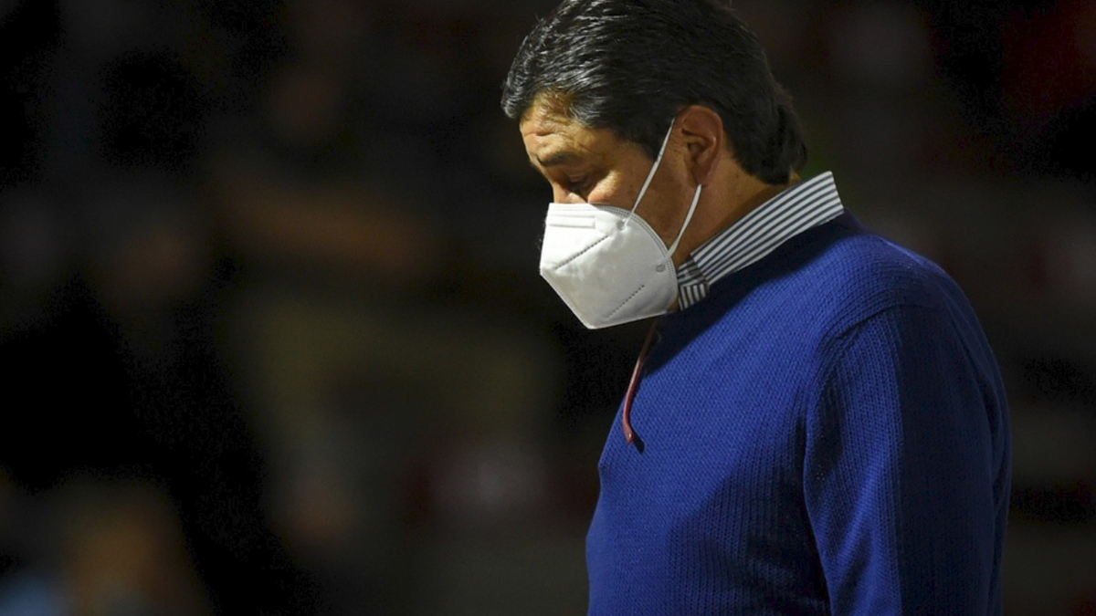 Luis Fernando Tena deja de ser director técnico de FC Juárez