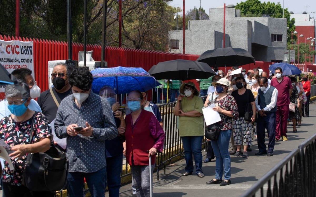En México se han reportado más de 11 mil reacciones adversas a la vacuna. (Cuartoscuro)