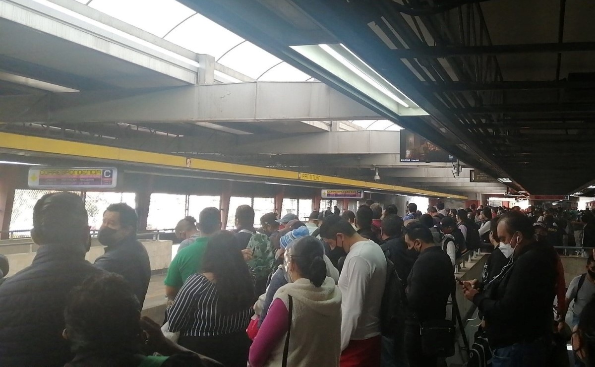 Usuarios del Metro de CdMx reportan retrasos y aglomeraciones en tres líneas. | Twitter  @zenordomoflow