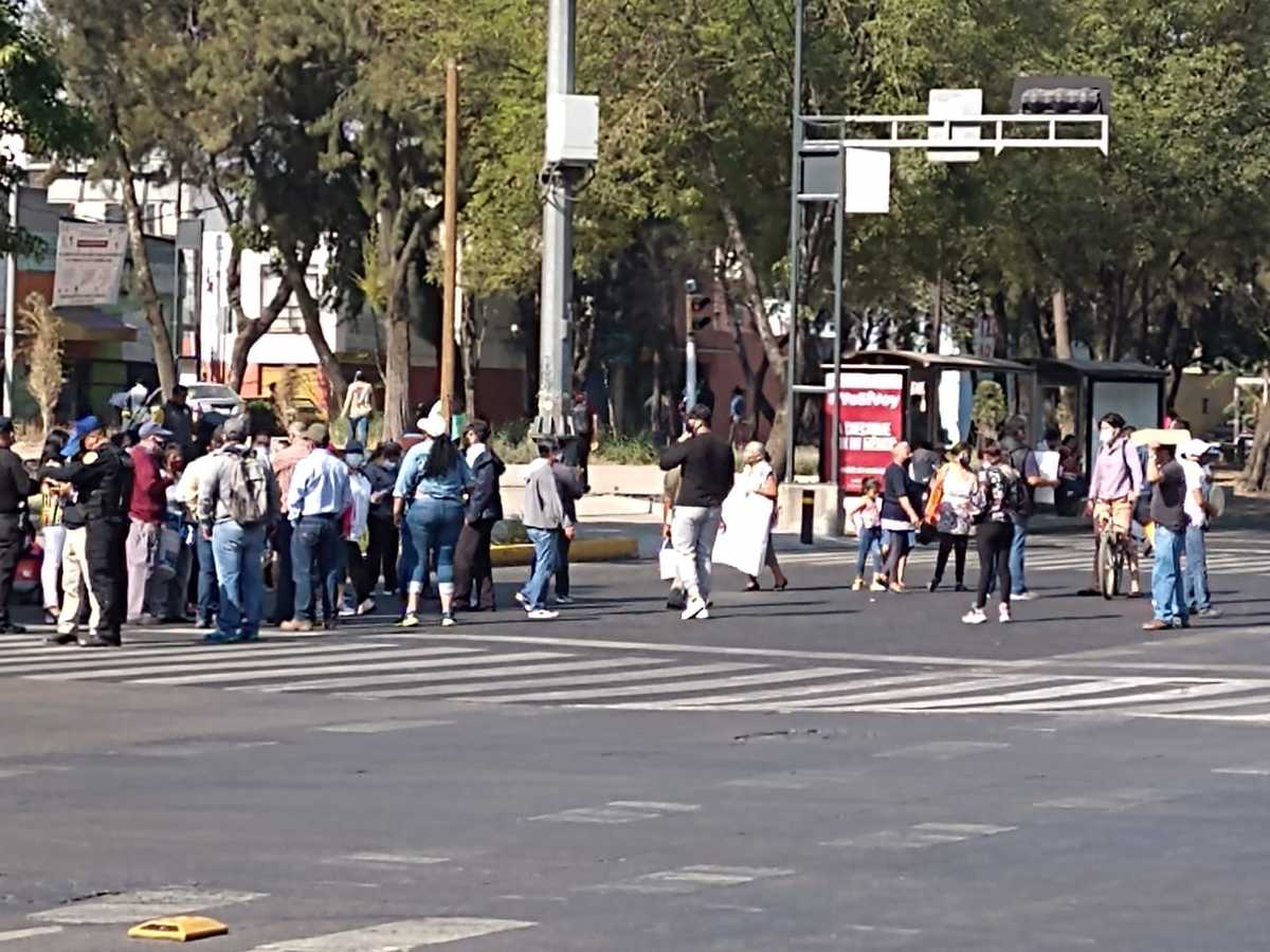 Vecinos de la colonia Juventino Rosas de la alcaldía Iztacalco, protestan por segunda ocasión la falta de agua en sus hogares
