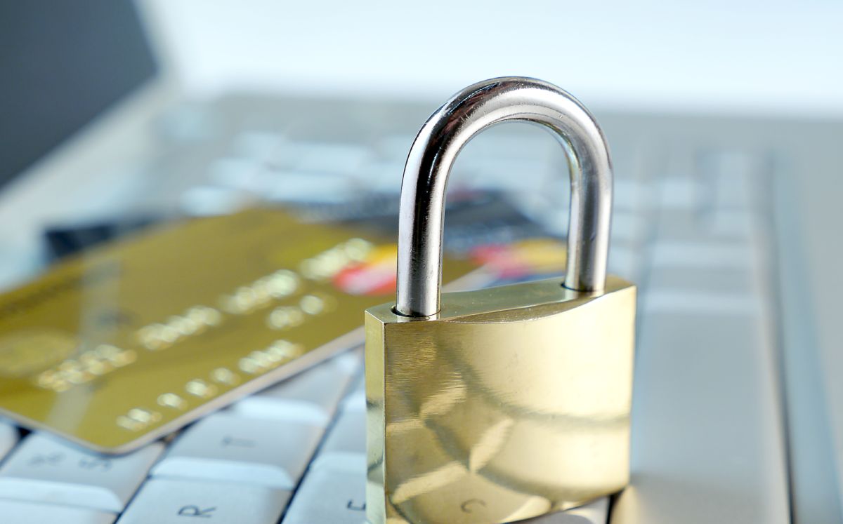 Nunca compartas tu información financiera, refieren expertos. Foto: (Shutterstock)