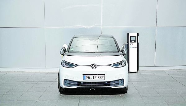 El ID.3 es uno de los modelos de la oferta verde de la empresa. Jens Schlueter/AFP