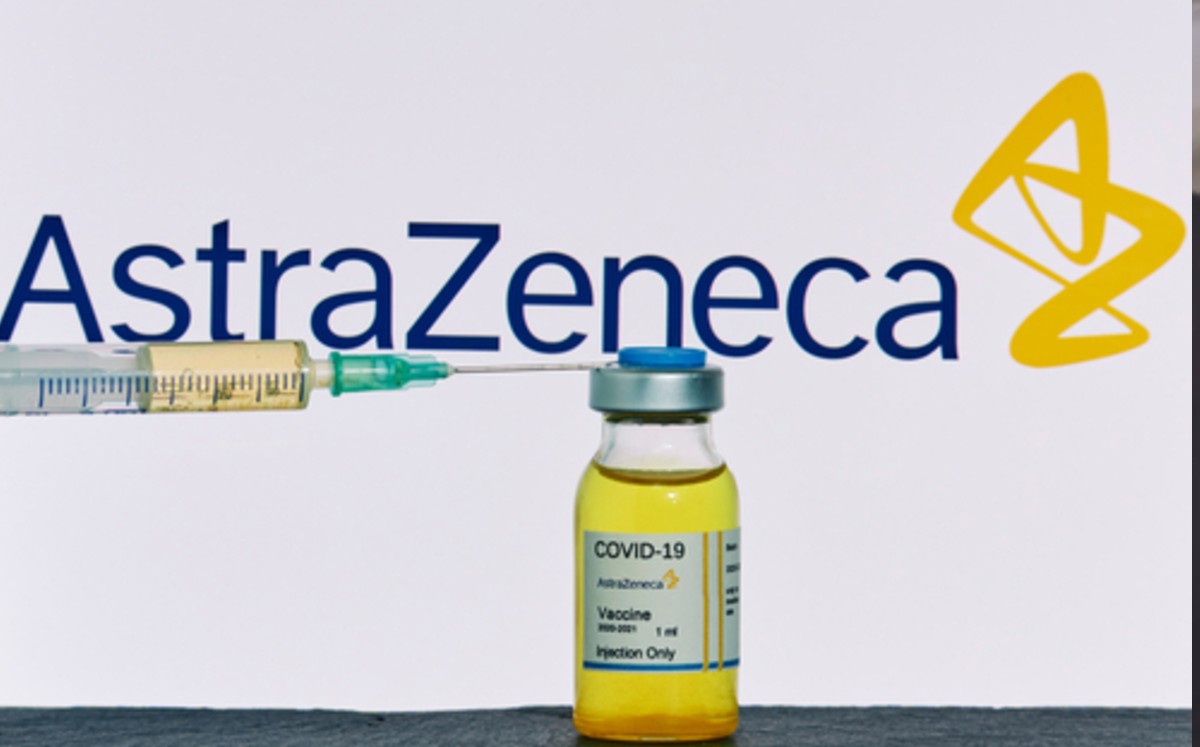 Investigan la muerte de una profesora por una hemorragia cerebral tras recibir la vacuna de AstraZeneca. (Especial)