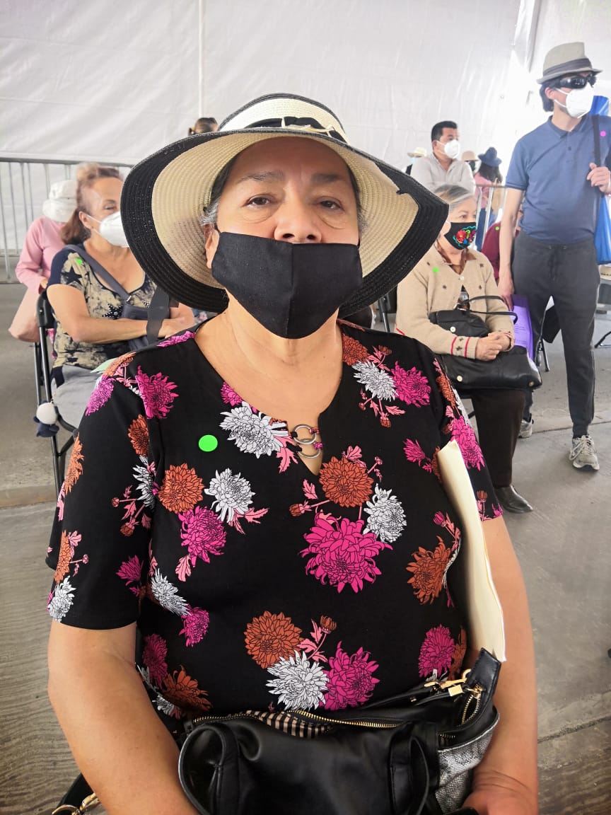 Irma Aguilar recibió la vacuna Pfizer anticovid en Mineral de la Reforma. (Fernanda Aguilar)