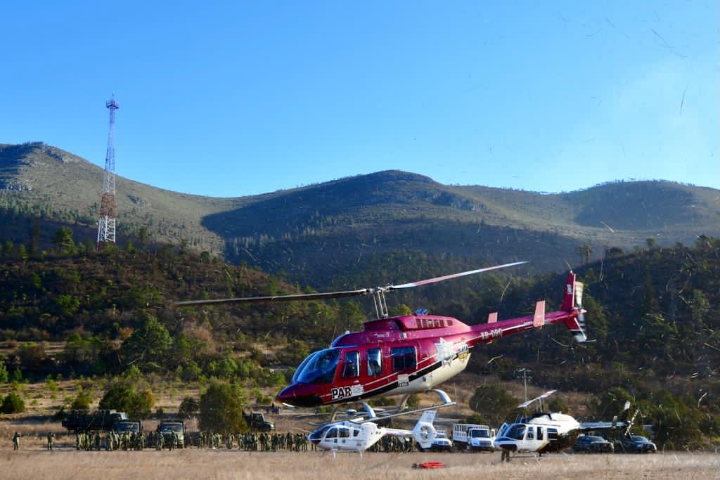 Combaten fuego en Sierra de Arteaga con helicópteros. (Especial)